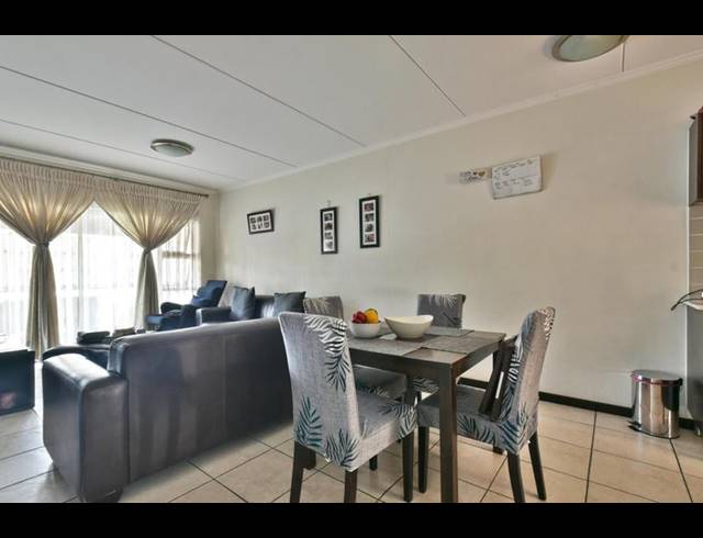 3 BEDROOM APARTMENT FOR SALE IN OAKDENE